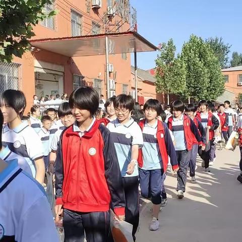 博睿学校六年级考试欢送活动