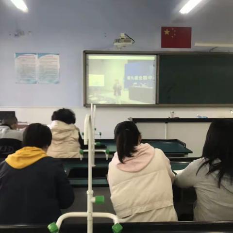 米市街小学科学组全体教师观摩实验说课大赛