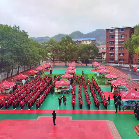 校园书市乐融融，浓浓书香飘校园