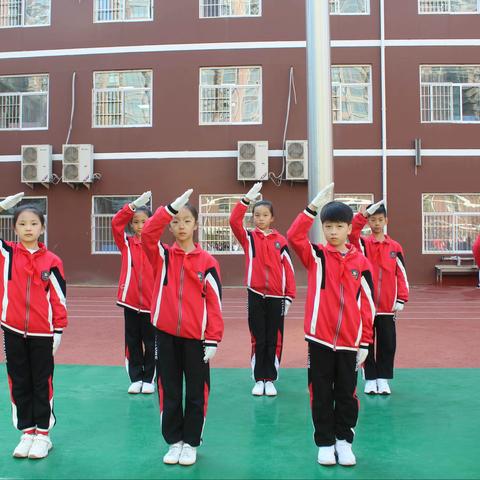“珍爱生命  关注消防  远离火灾”汉光实验小学四五中队主题升旗仪式
