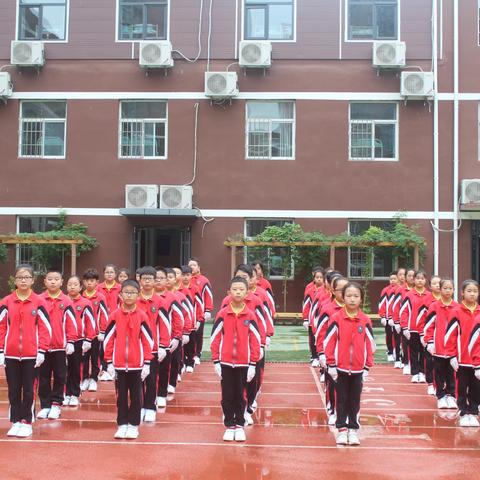 “乘风破浪潮头立 扬帆起航正当时”——汉光实验小学五五中队升旗仪式