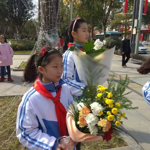 杨一何假期实践活动:缅怀革命先烈，奋发图强。