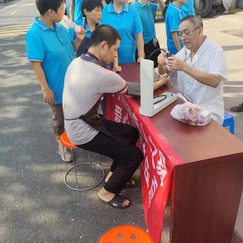 “爱心血压保健 温情测量暖人心”高血压知识健康义诊活动