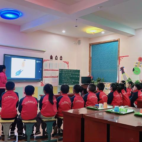 天娇双语幼儿园大三班科学小实验🌈一《我的朋友，神秘的影子》