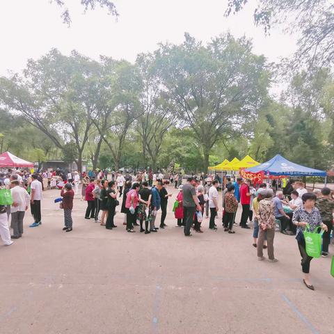 雷锋精神在心里·便民服务在身边