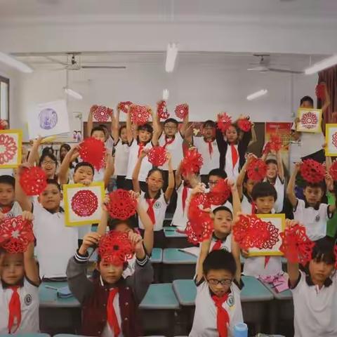 【快乐鱼暖课堂---妙“剪”生花，心手相连】
