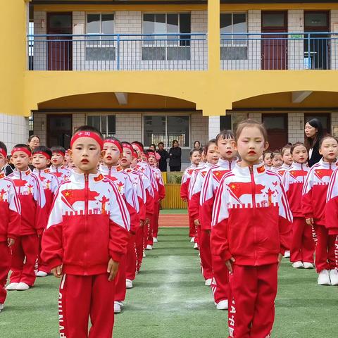 少年意气胜 雏鹰展风姿