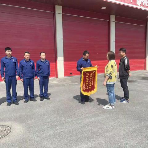 “不忘初心担使命，为民服务暖人心”幼儿园送上锦旗 点赞消防暖人心