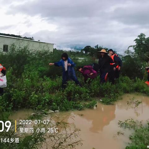 与暴雨竞速，抗洪抢险！沙琅党员干部开启“连轴转”模式