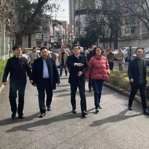 公司党委书记、董事长雷春元到城东供水服务分公司进行调研
