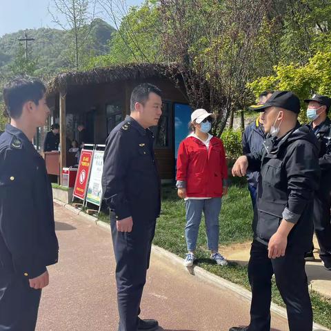 鄠邑区应急管理局热备力量督导检查森林防火工作