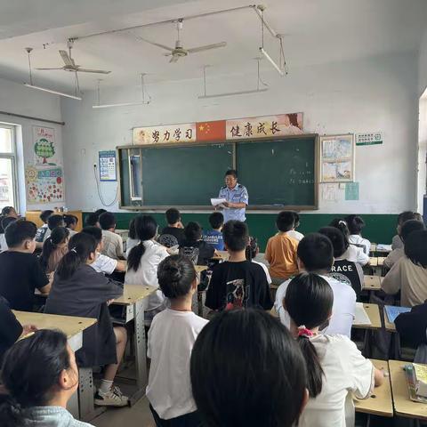 安全第一课——派出所民警来南市小学宣讲安全知识