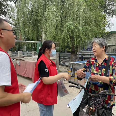 平安小区南社区汛期开展党员志愿服务日活动