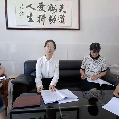 静心研读新课标，明确方向共成长——张丽校长工作室第六次学习活动纪实