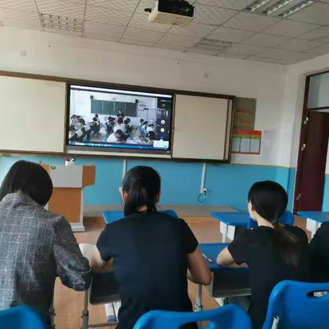 学习有深度，教研有温度——新阳光小学数学团队全员参与深度学习培训