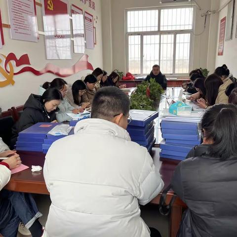 半堤镇成庄小学“树师德   扬师风”教师宣誓活动