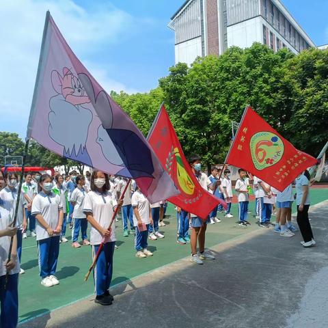 “挺进初三   决战中考”暨登成功楼仪式