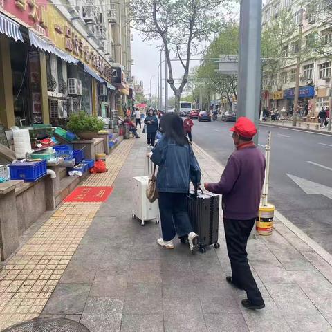 洁净市南 火车站中队在行动