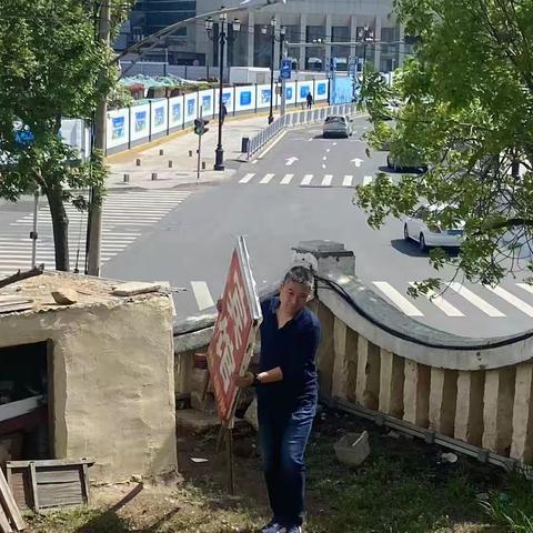 洁净市南 火车站中队在行动