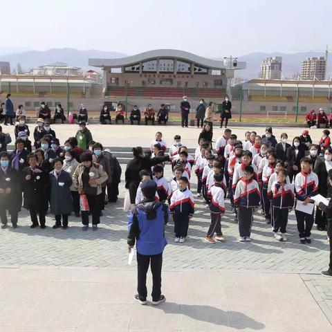 “缅怀革命先烈   传承革命精神”——和龙市新东小学校清明节祭扫暨少先队入队活动