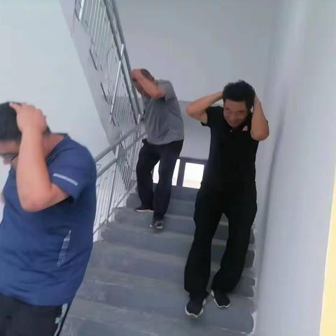 防震演练，安全常在