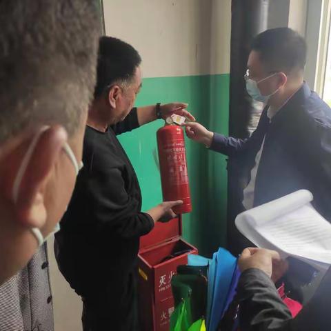 政府副县长高献刚督导检查校园安全工作