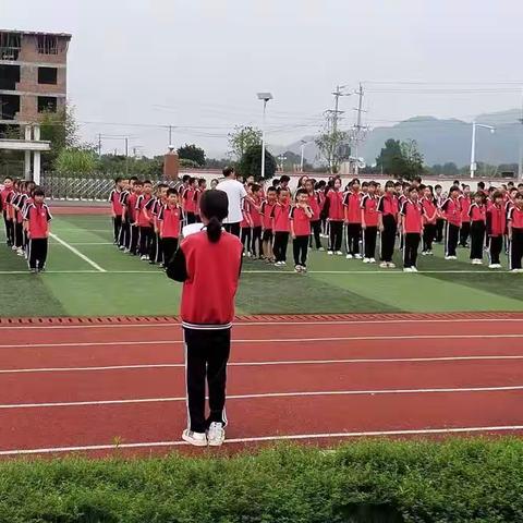 落实双减增学趣，高效学习促成长—井冈山拿山小学新学期升旗仪式