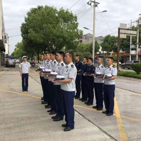 西乡大队以换装为契机组织开展队容风纪检查