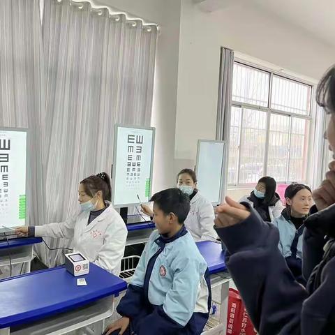 关爱心灵窗口 保卫美好“视”界——张志门中学开展视力监测活动