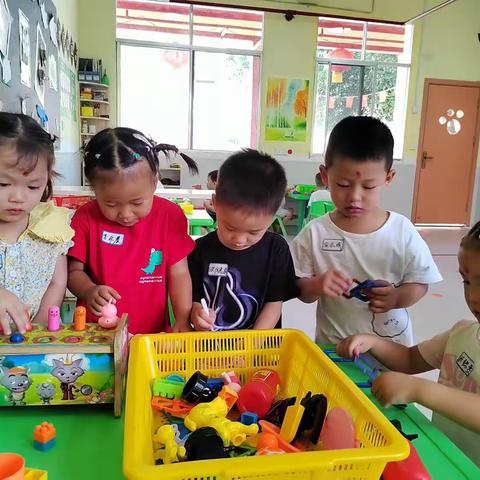 大风车幼儿园小三班《开学第一天》2