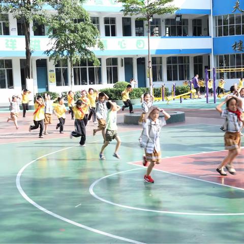 百色市逸夫小学开展防灾减灾安全疏散演练