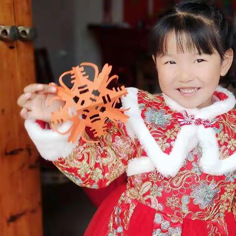 龙河苑幼儿园中班组“小手拉大手——发扬传统  喜迎新春”