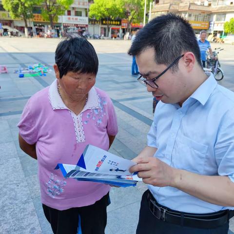 徽商银行凤阳支行宣传人民币知识