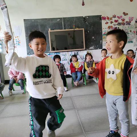 羊子小学附属幼儿园    “抓尾巴 ”———室内游戏