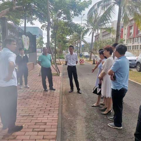 秀英区宁辉副区长带队到长滨小学富屋街及长丰双创便民广场调研污水直排问题