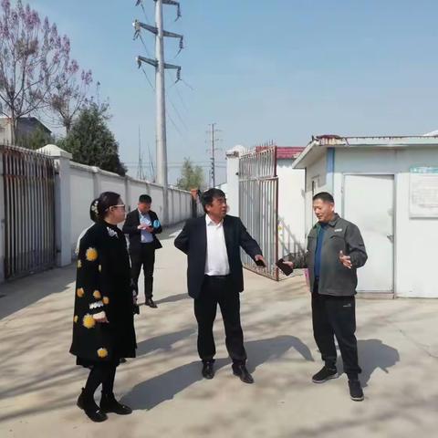 周口供电公司物资部张海风主任深入沈丘公司物资仓库调研指导物资仓储规范化建设工作。