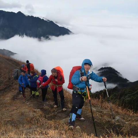 既然选择了远方，便只顾风雨兼程！－武功山