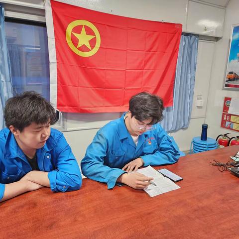 弘扬雷锋精神，争做新时代青年