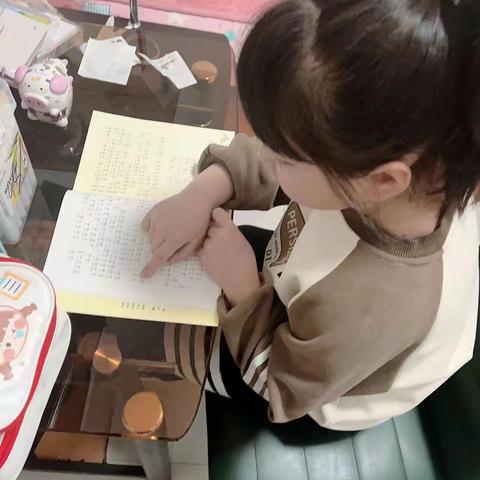 【书香润吕梁】- -勤动笔墨勤看书穆村镇沙曲小学一年级(1)班李梓嫣