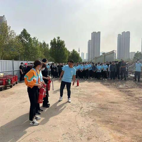 高新分局消防办联合辖区派出所深入人员密集场所单位开展消防安全知识宣传培训和灭火演练