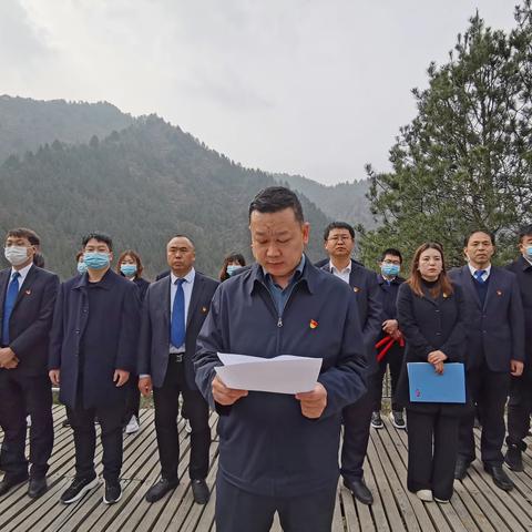 清明祭英烈·党旗映红心