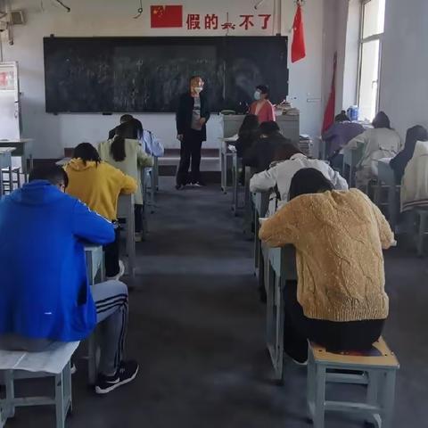 土左一中:坚持业务考试，锤炼青年教师