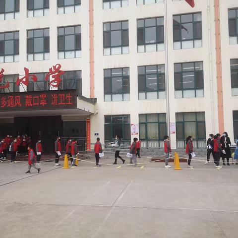 筑牢疫情防线 守护健康校园——阳光小学全校师生核酸检测