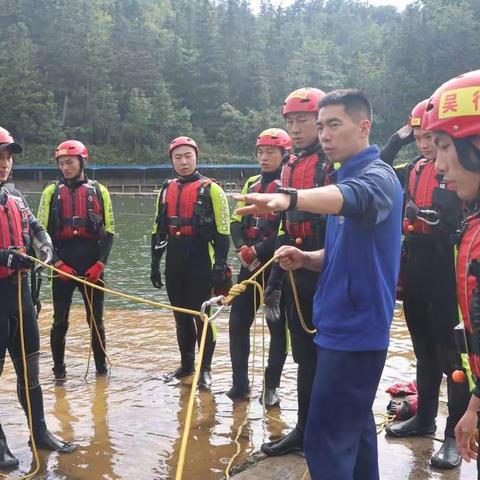 深化水域救援培训成效，提升水域救援能力丨罗平县消防救援大队组织开展水域救援理论培训暨技能训练