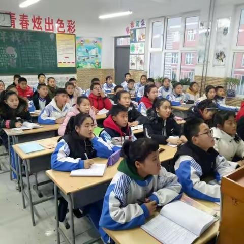 做一个学法知法守法的好少年              ——八（7）班学《宪法》主题班会