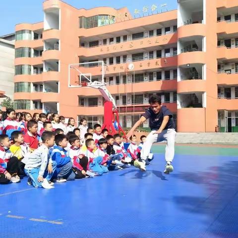 芳华绽放 合力共进——上梅街道第三小学党建引领名师示范课及新进教师汇报课活动