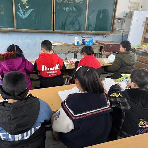 “阅读点亮智慧，书香润泽心灵”———上集镇西坪头中心小学“海量阅读”活动进行时