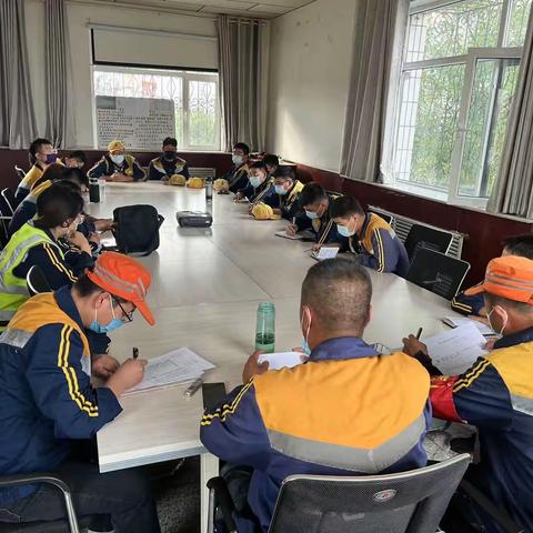 平罗信号车间9月份每月一练组织开展道岔除雪应急演练