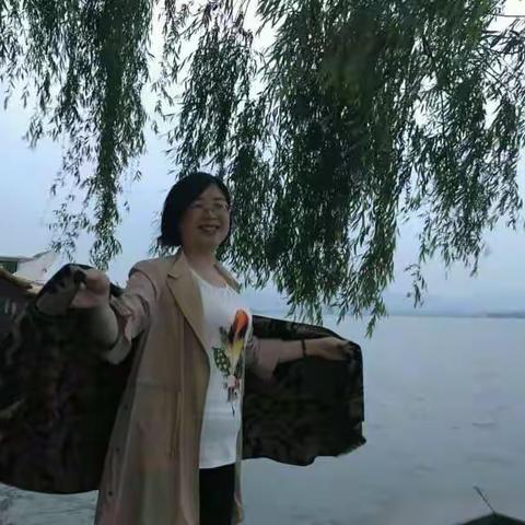 西湖茜影