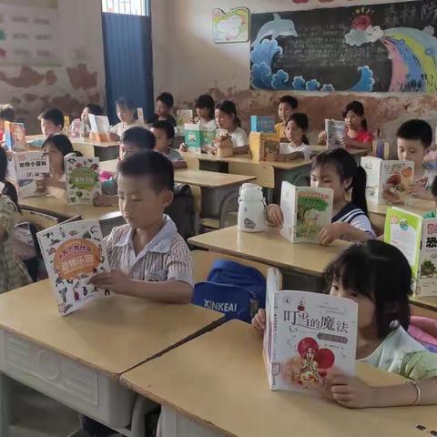 阅读伴成长——上关小学二年级阅读活动